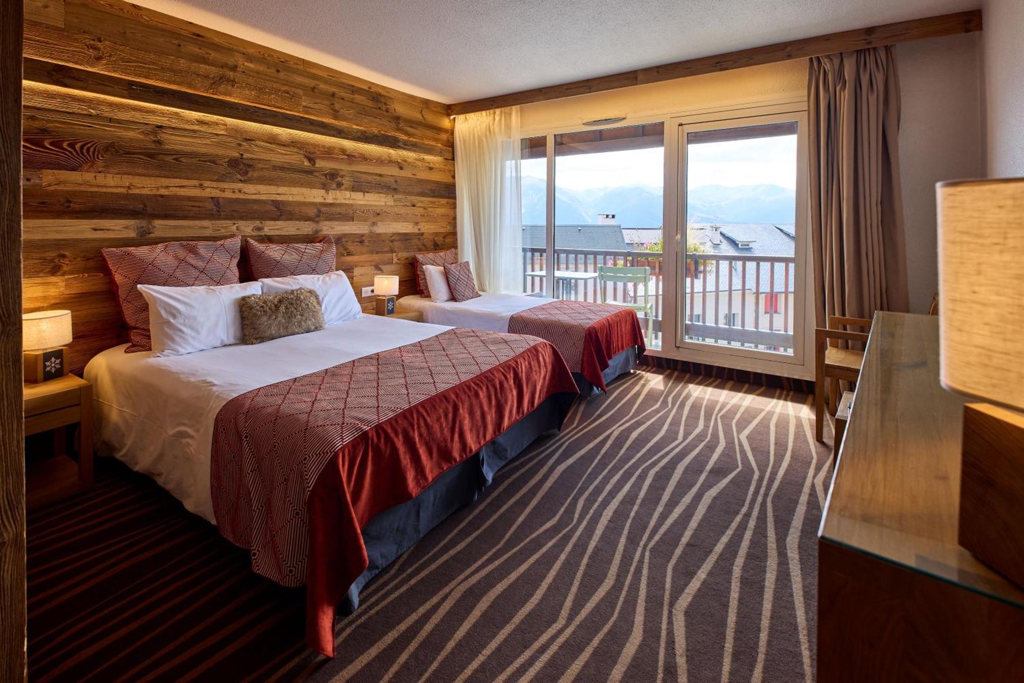 Hotel Le Grand Tetras Font-Romeu-Odeillo-Via Exterior photo
